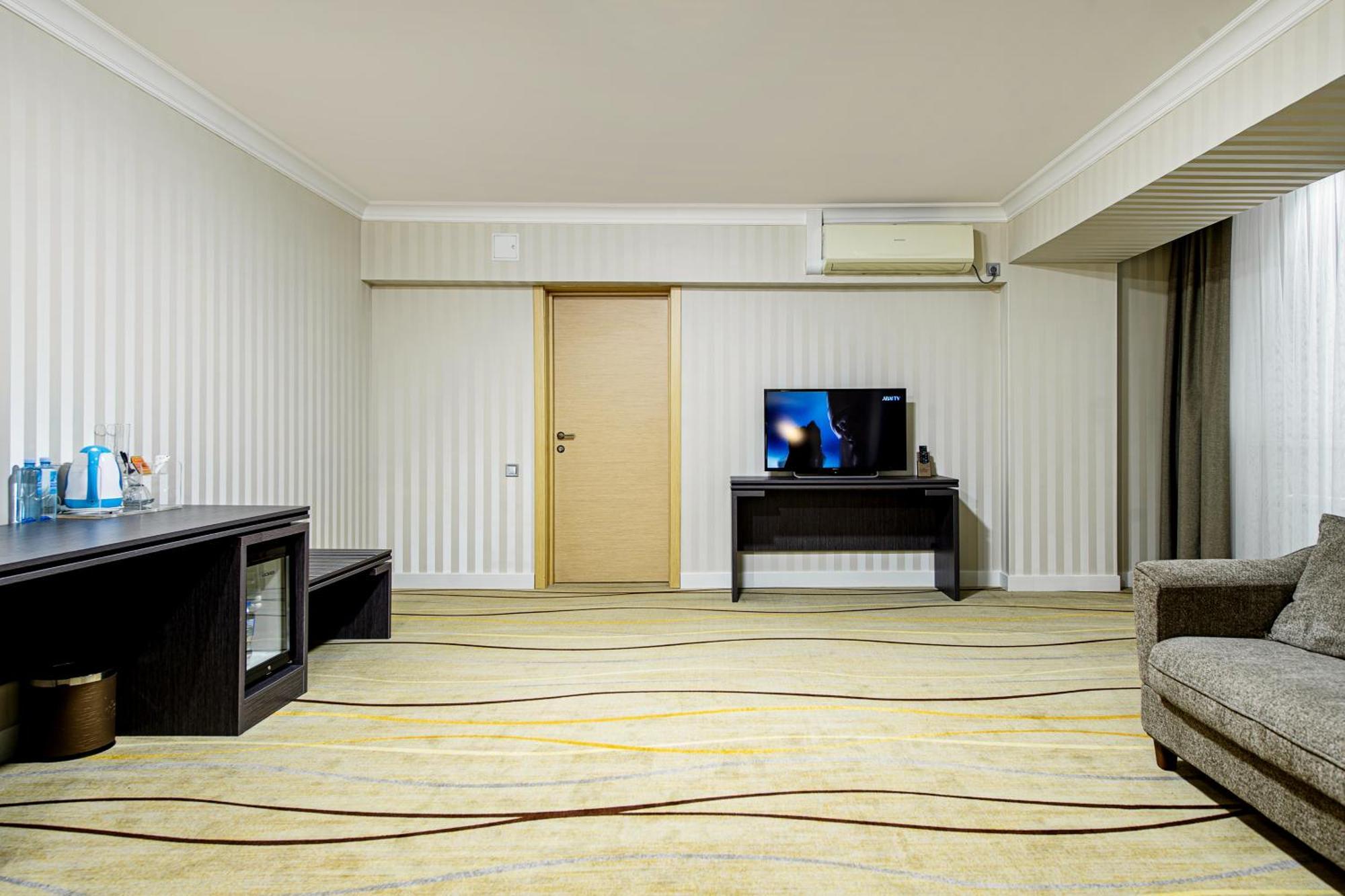 Shymkent Grand Hotel Zewnętrze zdjęcie