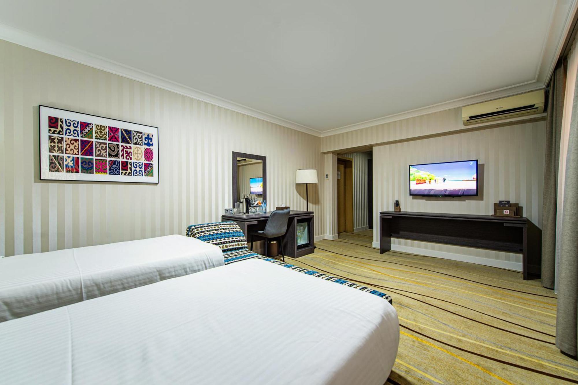 Shymkent Grand Hotel Zewnętrze zdjęcie